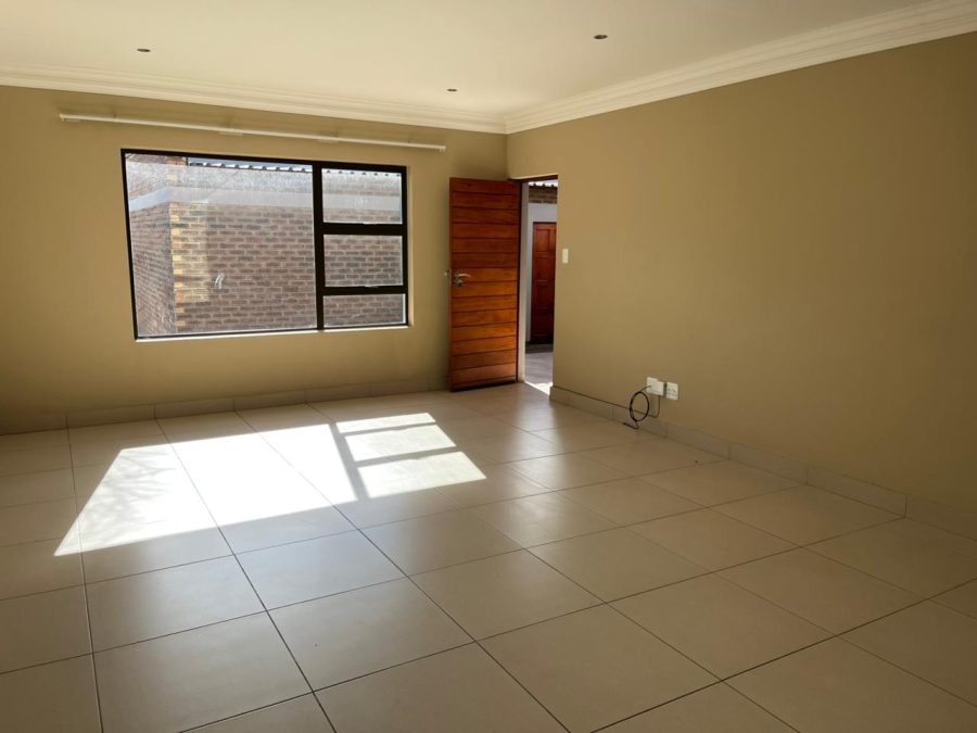 To Let 3 Bedroom Property for Rent in Heuwelsig Free State